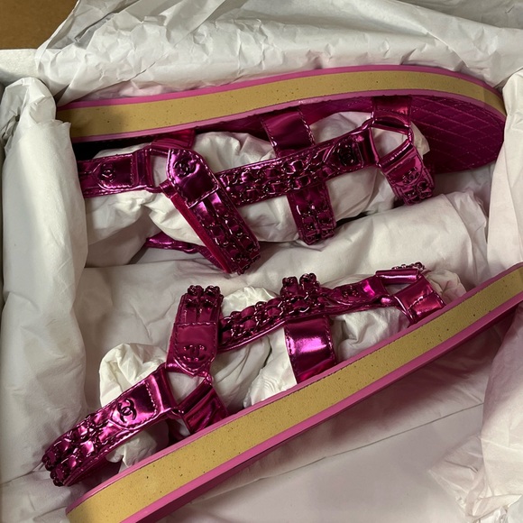 Chanel CC Logo G33800 Fuchsia Sandals size 40 - Picture 5 of 13